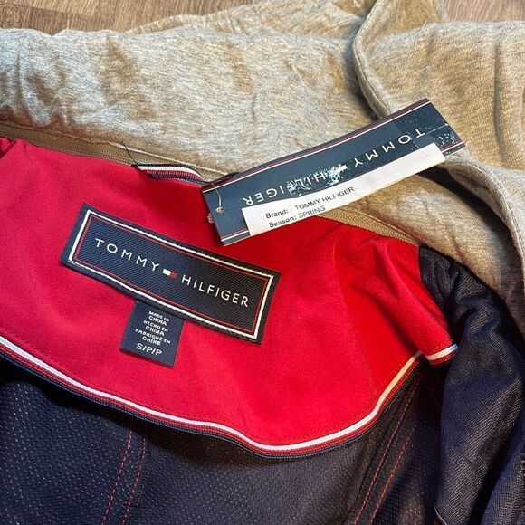 Tommy Hilfiger 33” With Fleece Hoodie Red NEW - Picture 5 of 5